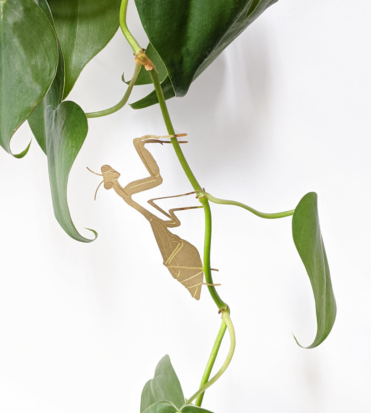 Knælerfigur i messing som planteudsmykning