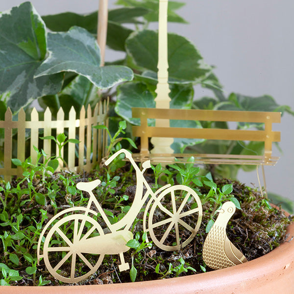 Nærbillede af cykel mm fra Mini Cykeleventyr DIY i messing